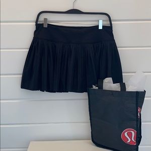 Adorable Black Pleated Lululemon Skirt 🍋 🤍